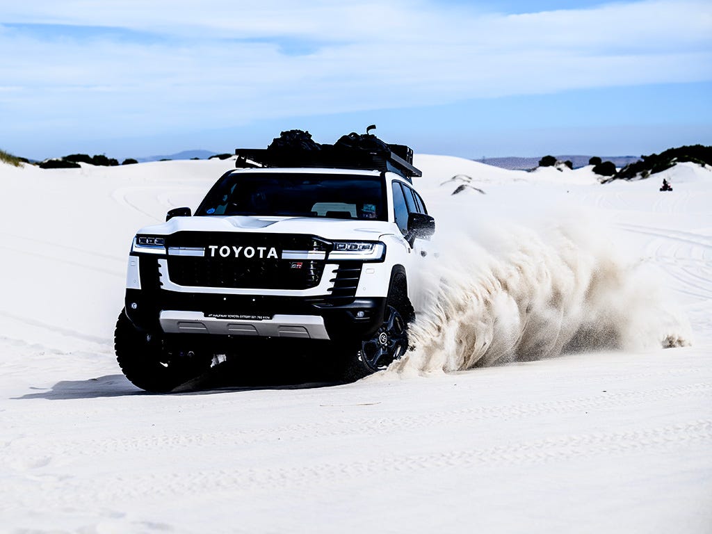 Toyota Land Cruiser 300 Slimline II Roof Rack Kit - Image 8