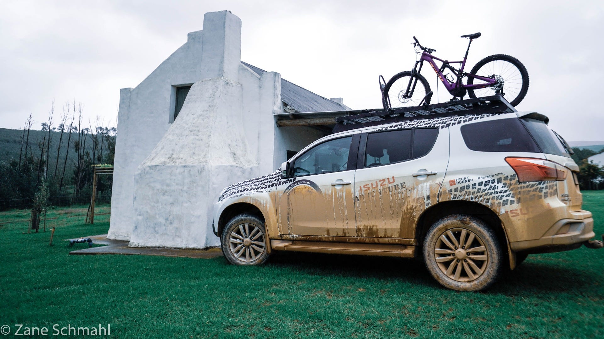 Isuzu MU-X (2017-2020) Slimline II Roof Rack Kit - Image 8